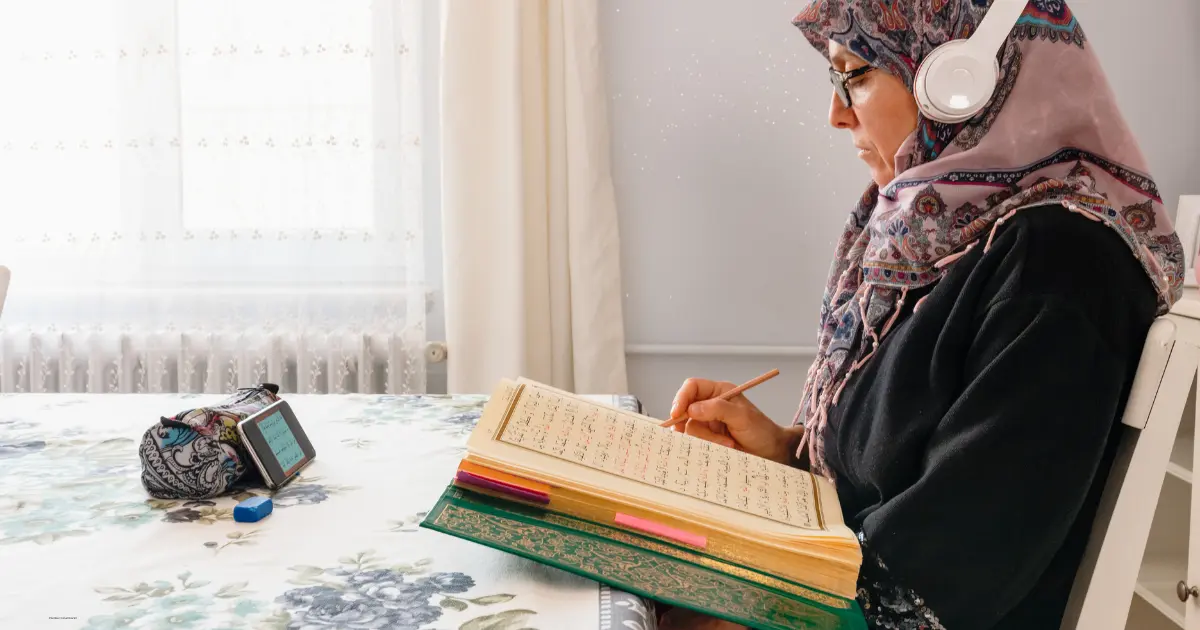 Online Quran Classes vs Local Mosque Classes